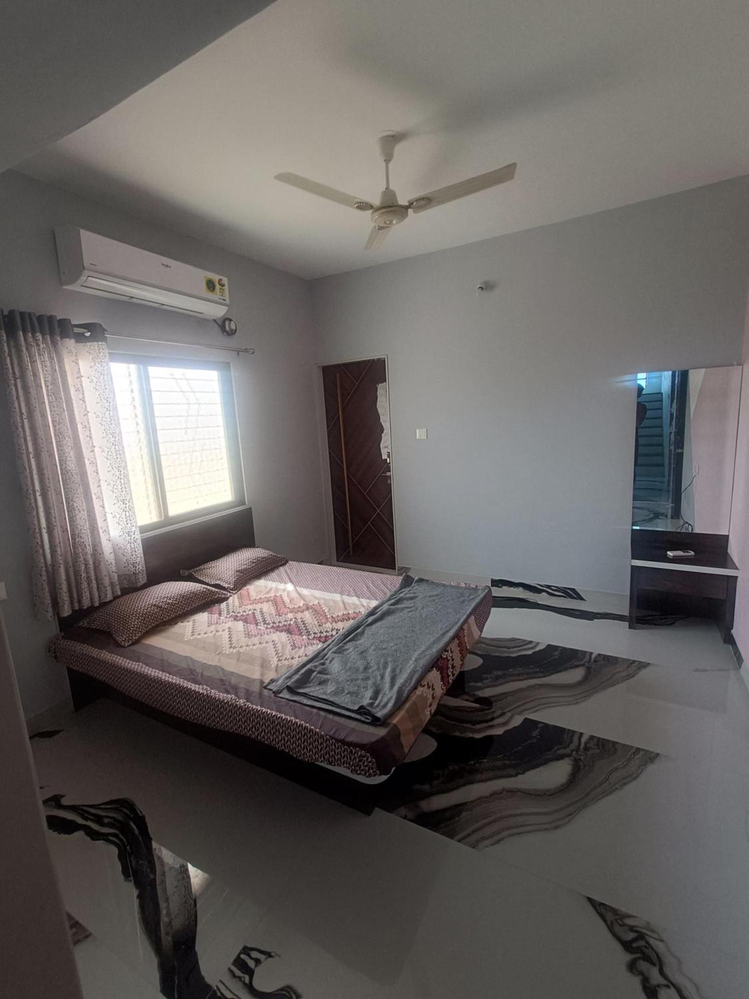 Matoshree Guesthouse Akalkot Bagian luar foto