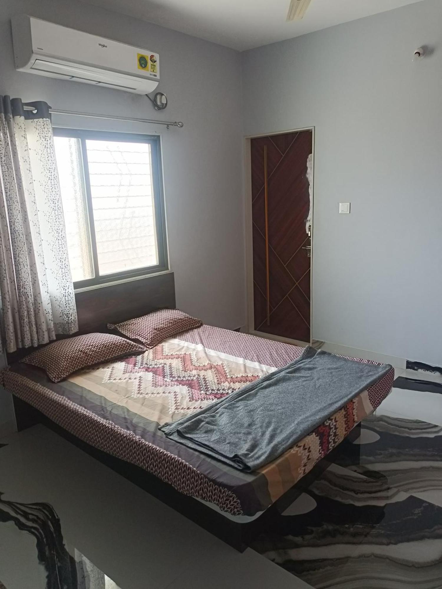 Matoshree Guesthouse Akalkot Bagian luar foto
