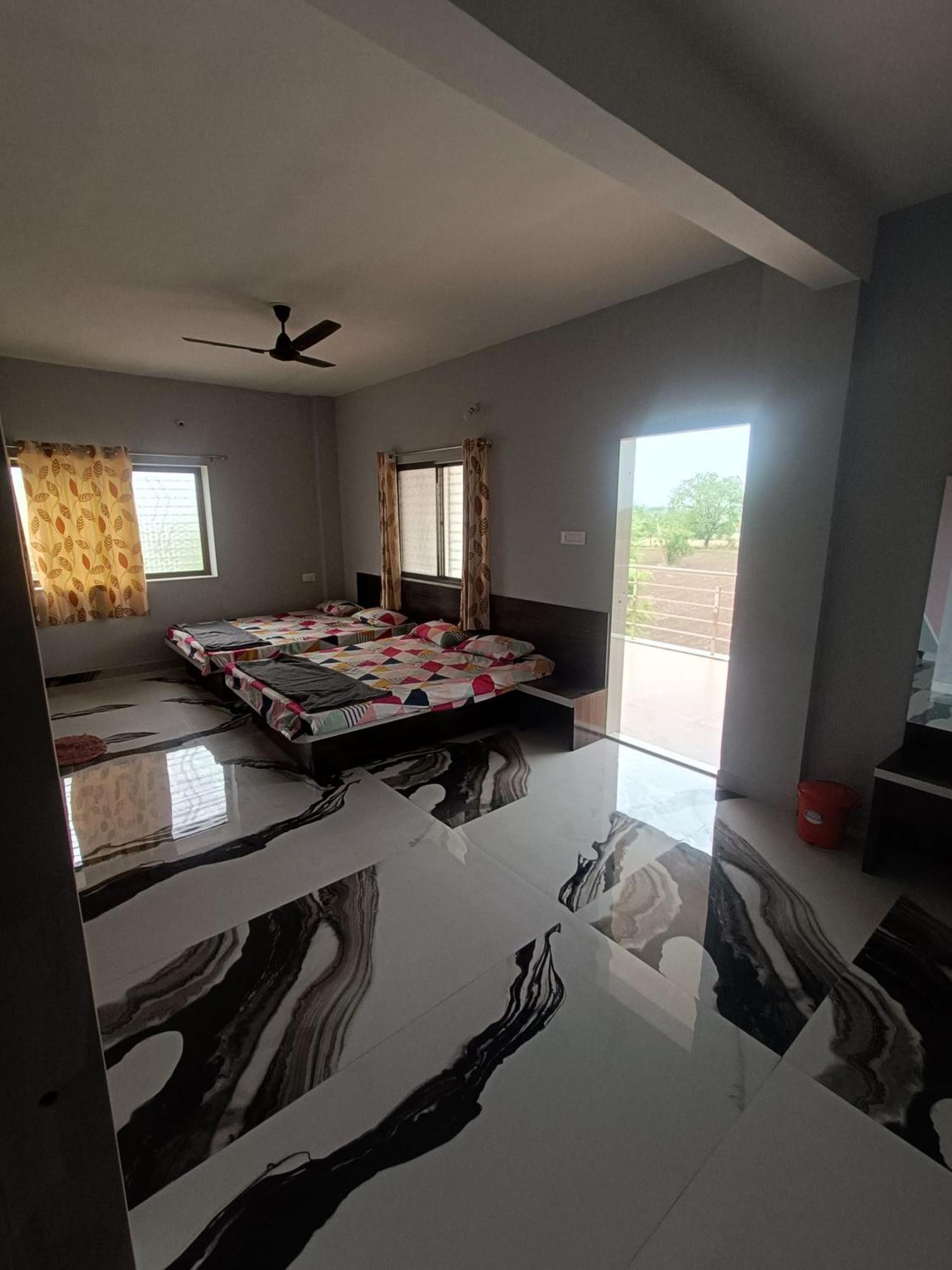 Matoshree Guesthouse Akalkot Bagian luar foto